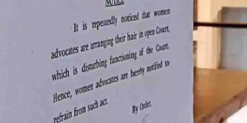 വനിതാ അഭിഭാഷകർ കോടതിയിൽ വന്നാൽ മുടി ശരിയാക്കുന്നത് നിർത്തണം, പൂനെ കോടതിയിൽ വിചിത്രമായ നോട്ടീസ്
