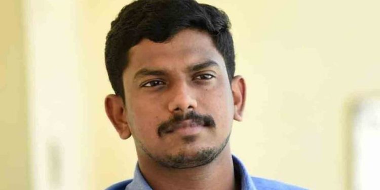 സച്ചിൻദേവ് എംഎൽഎയുടെ കാർ സ്കൂട്ടറിൽ ഇടിച്ചു; അച്ഛനും മകൾക്കും പരുക്ക്