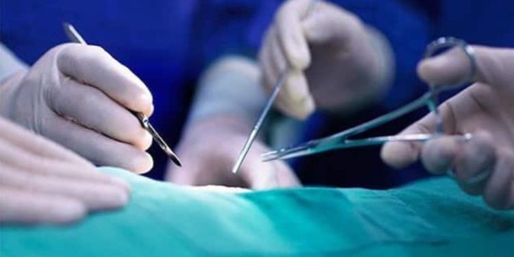 2 കോടി രൂപ കുടിശ്ശിക; കോഴിക്കോട് ബീച്ച് ജനറൽ ആശുപത്രിയിൽ ഹൃദയ ശസ്ത്രക്രിയ ഉപകരണ വിതരണം നിർത്തി