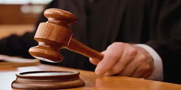 നടിയുടെ അമ്മയെ സൈക്കിള്‍ ഇടിച്ചു, കേസ് 9 വയസുകാരനെതിരെ; കോടതിയുടെ ശകാരം കണക്കിന് വാങ്ങി പൊലീസ്