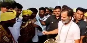 തെലങ്കാനയിൽ ഗ്രാമീണർക്കൊപ്പം ഡ്രം കൊട്ടി രാഹുൽ ഗാന്ധി ജോഡോ യാത്ര പുനരാരംഭിച്ചു