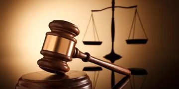 പരിചരിക്കാന്‍ വയ്യ; മക്കള്‍ക്ക് വേണ്ടി 23 വര്‍ഷം മുമ്പ് വാങ്ങിയ ഓഹരികള്‍ കോടതി വഴി തിരിച്ചെടുത്ത് വൃദ്ധന്‍