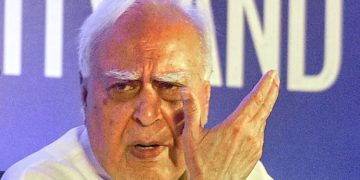 ചാനലുകളെ നിയന്ത്രണത്തിലാക്കി ഇനി കേന്ദ്രത്തിൻ്റെ ലക്ഷ്യം സോഷ്യൽ മീഡിയ: ഐടി നിയമഭേദഗതിക്കെതിരെ കപിൽ സിബൽ