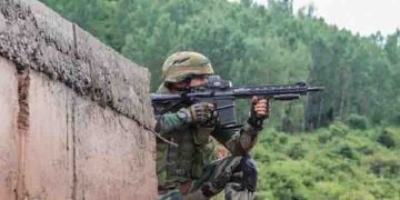 ഷോപ്പിയാനിൽ സുരക്ഷാസേനയും ഭീകരരും തമ്മിൽ ഏറ്റുമുട്ടൽ , 4 ഭീകരരെ വധിച്ചു