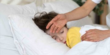 കുട്ടികള്‍ക്ക് പിന്നെയും പനിയും ചുമയും; ഈ അപായ സൂചനകള്‍ കണ്ടാല്‍ വേഗം ചികിത്സ തേടുക