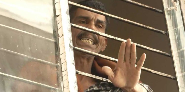 ലോട്ടറിയടിച്ച തുക തട്ടിയെടുത്തെന്ന്; ദേഹത്ത് മണ്ണെണ്ണയൊഴിച്ച് ആത്മഹത്യാഭീഷണി