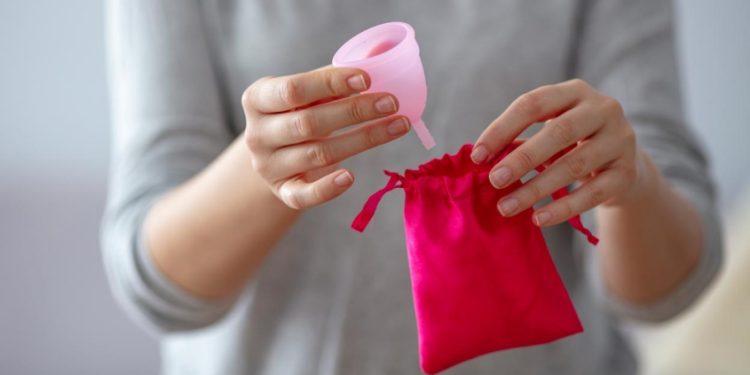 മെൻസ്ട്രൽ കപ്പ് ഉപയോഗത്തിനു പ്രായം പ്രശ്നമോ? ഉപയോഗം എത്രനേരം?