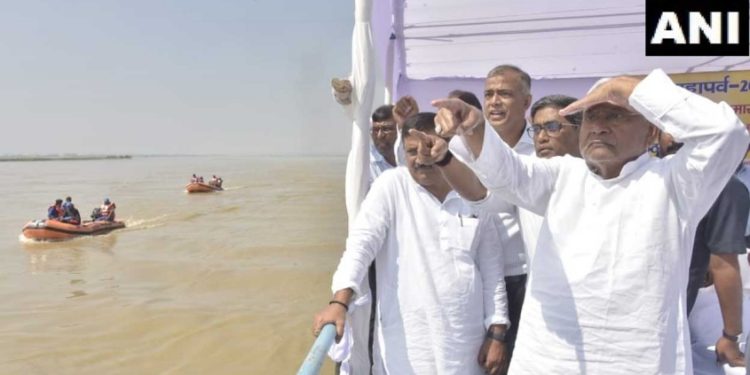 നിതീഷ് സഞ്ചരിച്ച ബോട്ട് ഗംഗയിൽ അപകടത്തിൽപ്പെട്ടു; യാത്രക്കാർ സുരക്ഷിതർ