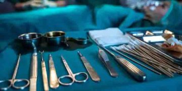 പ്രസവ ശസ്ത്രക്രിയയ്ക്കിടെ കത്രിക വയറ്റില്‍ കുടുങ്ങി; മൂത്രസഞ്ചിയില്‍ കുത്തി നിന്നത് 5 വര്‍ഷം