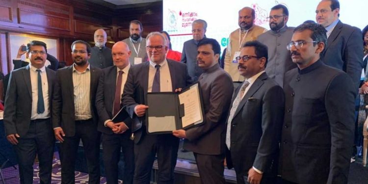 ആരോഗ്യപ്രവര്‍ത്തകര്‍ക്കു യുകെയിലേക്ക് തൊഴില്‍ കുടിയേറ്റം: ധാരണാപത്രം ഒപ്പിട്ടു