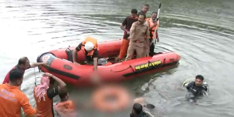 വയനാട്ടിൽ കുളത്തിൽ കുളിക്കാനിറങ്ങിയ 2 വിദ്യാർഥികൾ മുങ്ങിമരിച്ചു