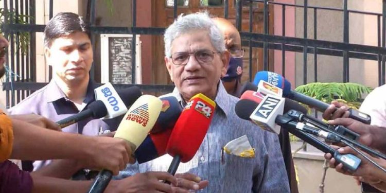 ഗവർണറുടെ നടപടി ഭരണഘടനാ വിരുദ്ധം; പ്രയോഗിക്കുന്നത് ഇല്ലാത്ത അധികാരം: യച്ചൂരി