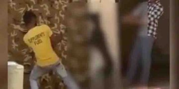 ചങ്ങലയില്‍ കഴുത്ത് കുരുക്കി ചുവരില്‍ തൂക്കി, ഉത്തര്‍ പ്രദേശില്‍ 3 യുവാക്കള്‍ ചേര്‍ന്ന് നായയെ കൊന്നു