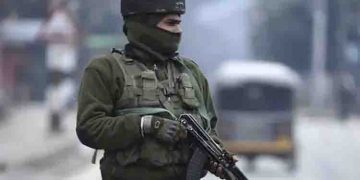 കശ്മീരിൽ ഏറ്റുമുട്ടൽ; ജയ്ഷെ മുഹമ്മദ് ഭീകരനെ വധിച്ചു, കൂടുതൽ ഭീകരർക്കായി തിരച്ചിൽ തുടരുന്നു