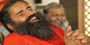 ‘സ്ത്രീകൾ ഒന്നും ധരിച്ചില്ലെങ്കിലും നല്ല ഭംഗിയുള്ളവരാണ്’: രാംദേവിന്‍റെ പരാമർശം വിവാദമാകുന്നു