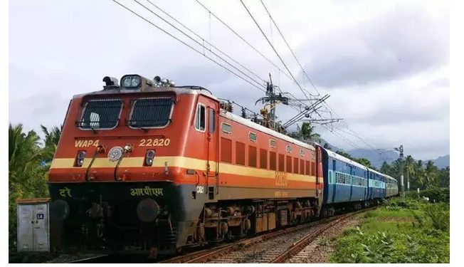 ചെന്നൈ – മംഗലാപുരം ട്രെയിനിൽ കഴുത്തറുത്ത് ആത്മഹത്യയ്ക്ക് ശ്രമിച്ച് യുവാവ്