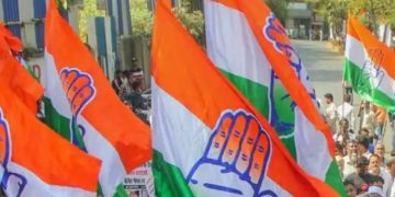 ഗുജറാത്തില്‍ കോണ്‍ഗ്രസ് നേതാവിന്‍റെ ദേഹത്ത് മഷിയൊഴിച്ച് പ്രവര്‍ത്തകന്‍