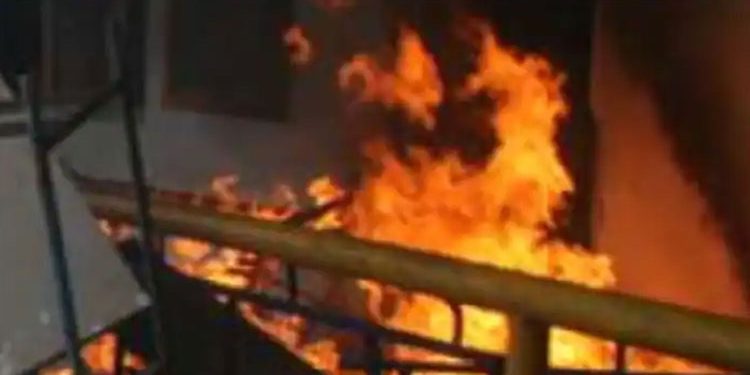 12കാരനോട് മുതിര്‍ന്ന വിദ്യാര്‍ത്ഥികളുടെ ക്രൂരത; മാജിക് കാണിക്കാമെന്ന് പറഞ്ഞ് ടീ ഷര്‍ട്ടിന് തീയിട്ടു