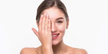 മുഖക്കുരുവും കരുവാളിപ്പും അകറ്റാനും ചര്‍മ്മം തിളങ്ങാനും കിടിലനൊരു ഫേസ് പാക്ക്!