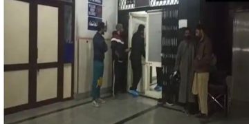 കശ്മീരിൽ വെടിവെപ്പ്, ബിഹാർ, നേപ്പാൾ സ്വദേശികൾക്ക് നേരെ വെടിയുതിർത്തു