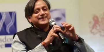 വിവാദം എന്തിനെന്ന് മനസിലാകുന്നില്ല; ഒരു ഗ്രൂപ്പിന്റെയും ആളല്ല -ശശി തരൂർ