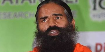 ‘വസ്ത്രമൊന്നുമില്ലെങ്കിലും സ്ത്രീകൾ സുന്ദരികൾ’; വിവാദമായി ബാബ രാംദേവിന്‍റെ പ്രസ്താവന, പ്രതിഷേധം