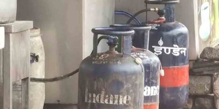 ഹോട്ടലുകൾക്ക് തിരിച്ചടി; എൽപിജി വാണിജ്യ സിലിണ്ടറുകളുടെ ഇൻസന്റീവ് എടുത്തുകളഞ്ഞു