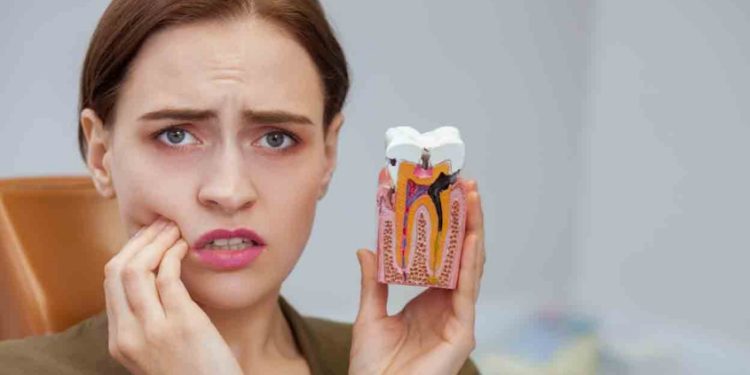 പല്ലു തേയ്ക്കുമ്പോൾ കാരണമില്ലാതെ ഉണ്ടാകുന്ന രക്തസ്രാവം അവഗണിക്കരുത്; മോണരോഗത്തിന്റെ ലക്ഷണമാകാം