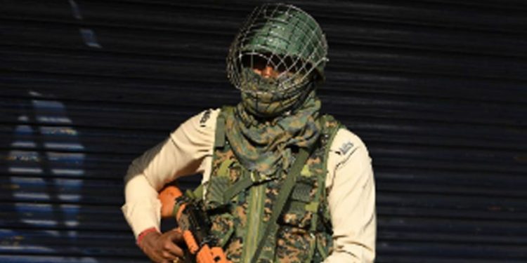 ജമ്മുകശ്മീരിൽ ഏറ്റുമുട്ടൽ; നാല് ഭീകരരെ സുരക്ഷാസേന വധിച്ചു