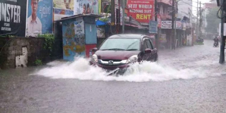 കൊച്ചിയിലെ വെള്ളക്കെട്ടിന് ഒരാഴ്ചയ്ക്കകം പരിഹാരം കാണണം: ഹൈക്കോടതി