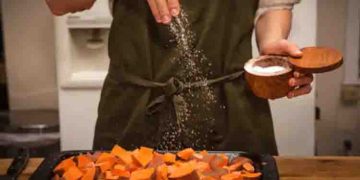 കറിയില്‍ ഉപ്പ് കൂടിയോ? പരീക്ഷിക്കാം ഈ അഞ്ച് പൊടിക്കൈകള്‍…