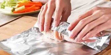 അലൂമിനിയം ഫോയിലില്‍ ഭക്ഷണം പൊതിയുന്നത് അപകടമാണോ?
