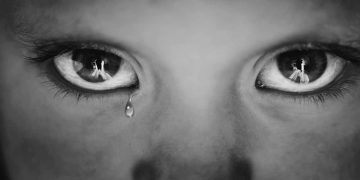 രണ്ടും നാലും വയസ്സുള്ള കുട്ടികളെ ദത്തെടുത്ത് ലൈംഗിക പീഡനം; ദമ്പതികള്‍ പിടിയില്‍