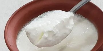 കരുത്തുള്ള മുടിയ്ക്ക് വേണം തെെര് കൊണ്ടുള്ള ഹെയർ പാക്കുകൾ