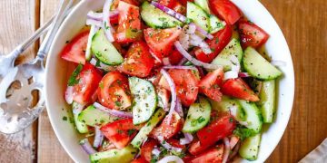 വളരെ എളുപ്പത്തിൽ ഒരു കളർഫുൾ കുക്കുമ്പർ സാലഡ്