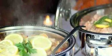 വിളിക്കാത്ത വിവാഹത്തിന് ചെന്ന് ഭക്ഷണം കഴിച്ചു, എംബിഎ വിദ്യാർത്ഥിയെക്കൊണ്ട് പാത്രം കഴുകിപ്പിച്ചു