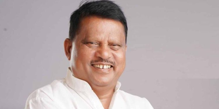 മുരളീധരൻ കേരളത്തിന്റെ അംബാസഡര്‍ ചമയുകയാണ്: പ്രശംസയല്ലെന്ന് വഹാബ്