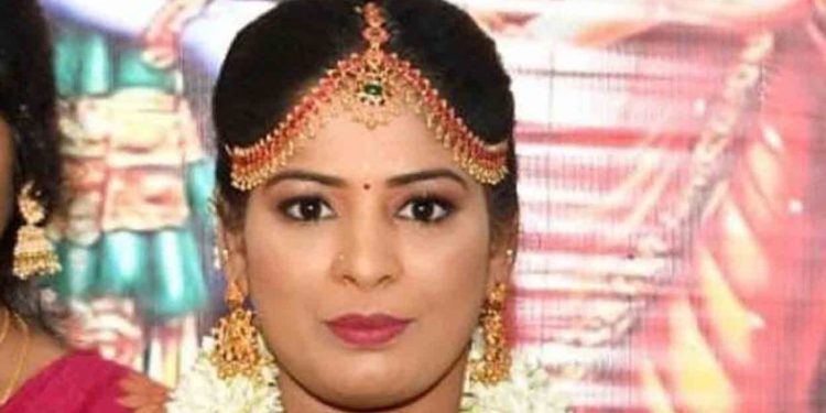 പ്രണയിച്ച് വിവാഹം; ഒരു മാസം തികയും മുൻപ് ആഭരണവുമായി കടന്നു: യുവതി പിടിയിൽ