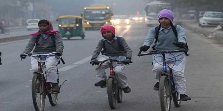 അതിശൈത്യം: ഡല്‍ഹിയില്‍ താപനില താഴ്ന്നു, ബിഹാറിൽ സ്കൂളുകൾക്ക് അവധി