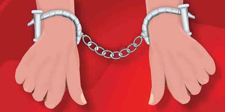 വിദ്യാർഥിനിയെ ഒന്നാംനിലയിൽനിന്ന് തള്ളിയിട്ടു; അധ്യാപിക അറസ്റ്റിൽ