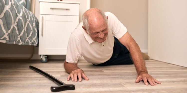 മുതിർന്ന പൗരന്മാരിലെ വീഴ്ച അകറ്റാൻ ചെയ്യാം ഈ 7 കാര്യങ്ങൾ