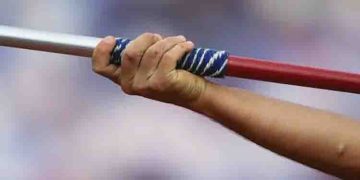 സ്കൂളിൽ പരിശീലനം കാണുന്നതിനിടെ ഒമ്പതാം ക്ലാസുകാരന്റെ കഴുത്തിൽ ജാവലിൻ തുളച്ചുകയറി