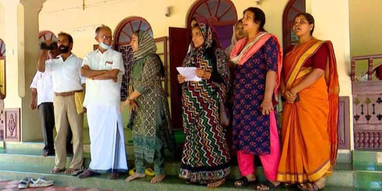 കോഴിക്കോട് മേയറുടെ വസതിയില് പ്രതിഷേധം: 10 കൗണ്സിലര്മാര്ക്കെതിരെ കേസ്