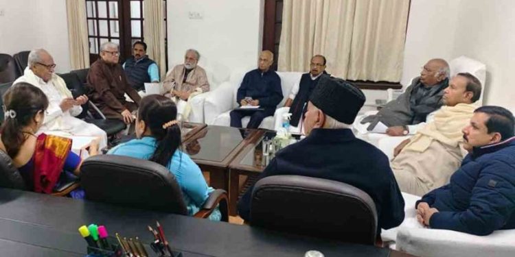 അതിർത്തി സംഘർഷം: ഖർഗെ വിളിച്ച യോഗത്തിൽ ‘പ്രതിപക്ഷ ഐക്യം’