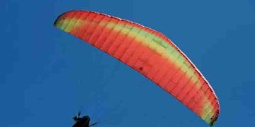 പാരാഗ്ലൈഡിങ്ങിനിടെ സുരക്ഷാ ബെല്‍റ്റ് പൊട്ടി; യുവാവ് 500 അടി ഉയരത്തിൽ നിന്ന് വീണ് മരിച്ചു