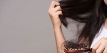 ഈ ഭക്ഷണങ്ങൾ മുടികൊഴിച്ചിലും താരനും അകറ്റാൻ സഹായിക്കും