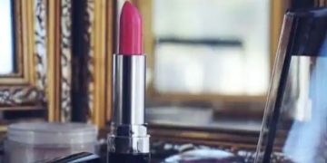 ആന്റി ബാക്ടീരിയൽ, ആന്റി വൈറൽ ക്രാൻബെറി നിറമുള്ള ലിപ്സ്റ്റിക്ക് വികസിപ്പിച്ച് ശാസ്ത്രജ്ഞർ