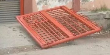 സ്കൂളിലെ ഇരുമ്പ് ഗേറ്റ് മറിഞ്ഞുവീണ് എട്ട് വയസുകാരി മരിച്ചു