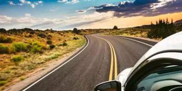 യാത്രക്കിടെ മൂത്രമൊഴിക്കാൻ ഇറങ്ങി; ഭാര്യയെ വഴിയിൽ മറന്ന് മധ്യവയസ്കൻ കാറോടിച്ചത് 160 കിലോമീറ്റർ!