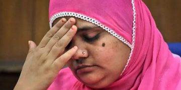 ഗുജറാത്ത് കലാപകേസ്; ബിൽക്കിസ് ബാനു നൽകിയ ഹ‌ർജി പരിഗണിക്കുന്നതിൽനിന്ന് പിന്മാറി സുപ്രീം കോടതി ജഡ്ജി